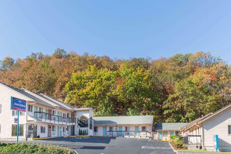 فندق Howard Johnson By Wyndham Roseburg