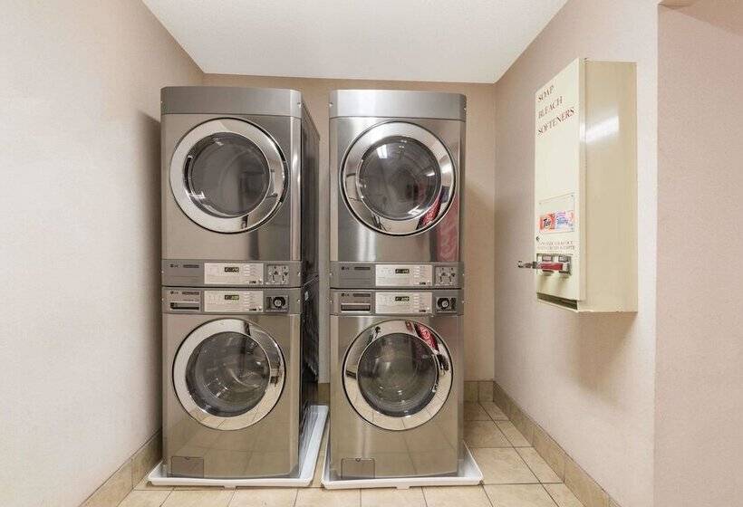 ホテル Howard Johnson By Wyndham Springfield