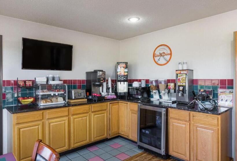 ホテル Howard Johnson By Wyndham Wichita Airport