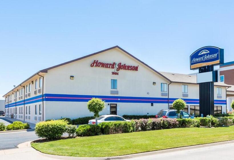 ホテル Howard Johnson By Wyndham Wichita Airport