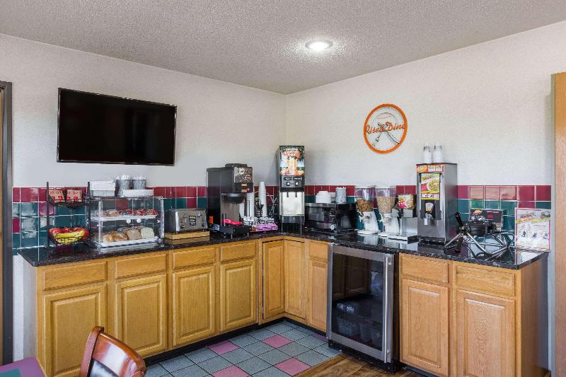 ホテル Howard Johnson By Wyndham Wichita Airport