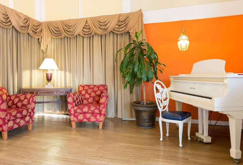 فندق Howard Johnson By Wyndham Williamsburg