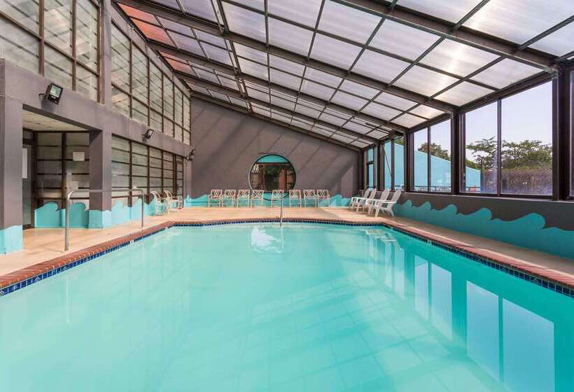 فندق Howard Johnson By Wyndham Williamsburg