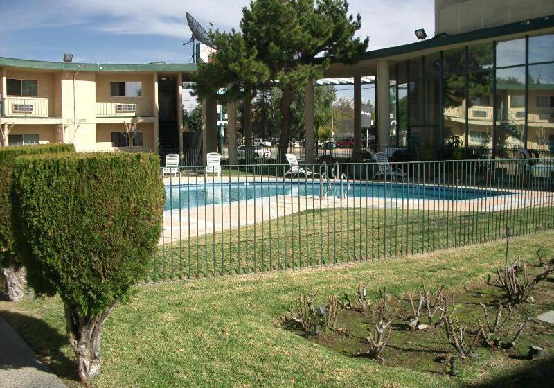 호텔 Howard Johnson North Hills Inn