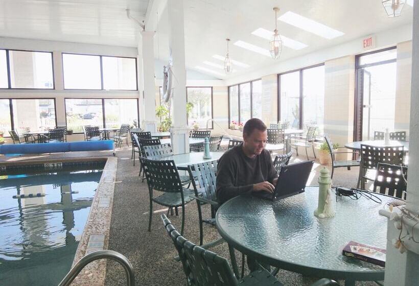 Отель Hyannis Travel Inn