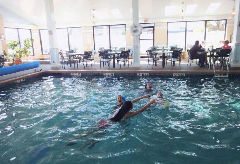 Отель Hyannis Travel Inn