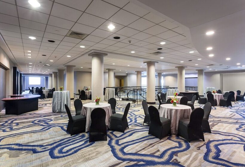 هتل Hyatt Regency Rochester