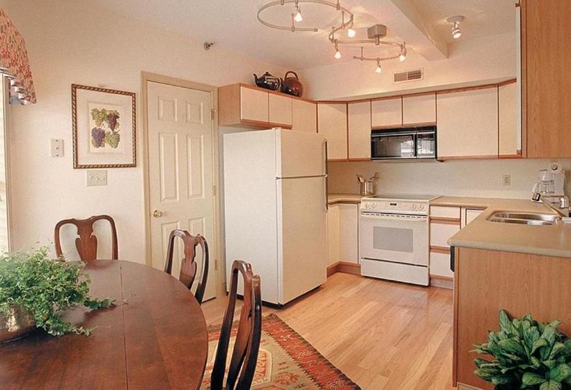 Отель The Inn At Canal Square