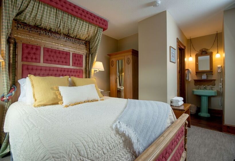 בית מלון כפרי Inn At Cedar Crossing