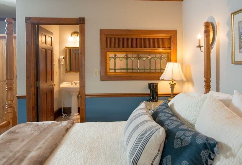 בית מלון כפרי Inn At Cedar Crossing