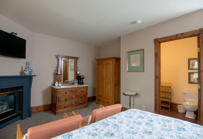 בית מלון כפרי Inn At Cedar Crossing