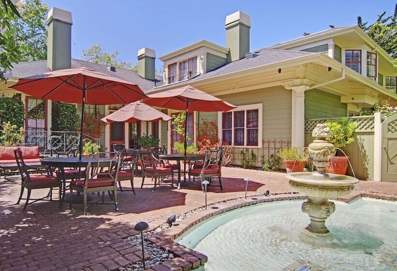 فندق Inn At Depot Hill