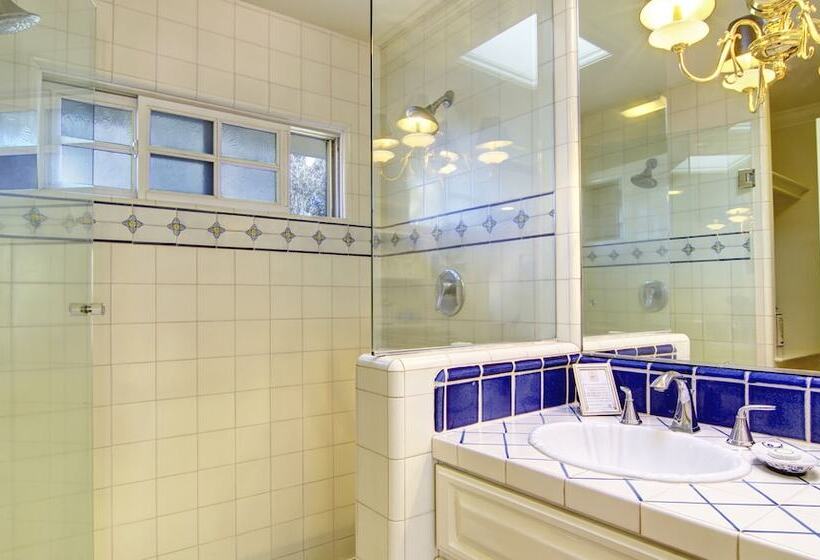 فندق Inn At Depot Hill