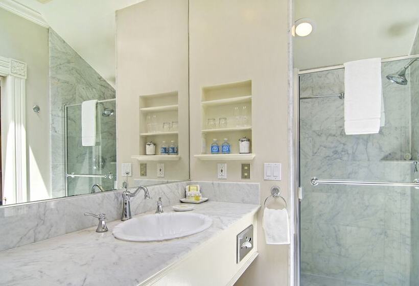 فندق Inn At Depot Hill