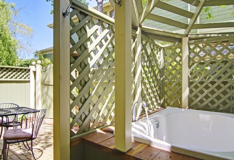 فندق Inn At Depot Hill