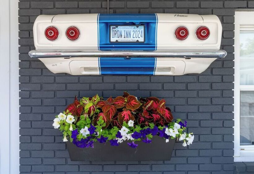 فندق Iron Masters   Inn On Main