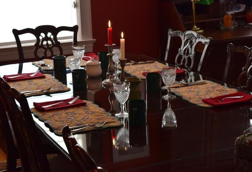 ホテル Inn At Monticello