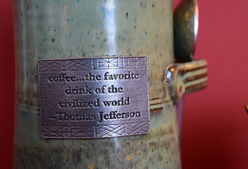 ホテル Inn At Monticello