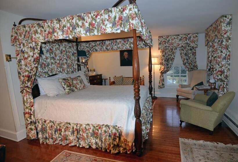 هتل Inn At Monticello