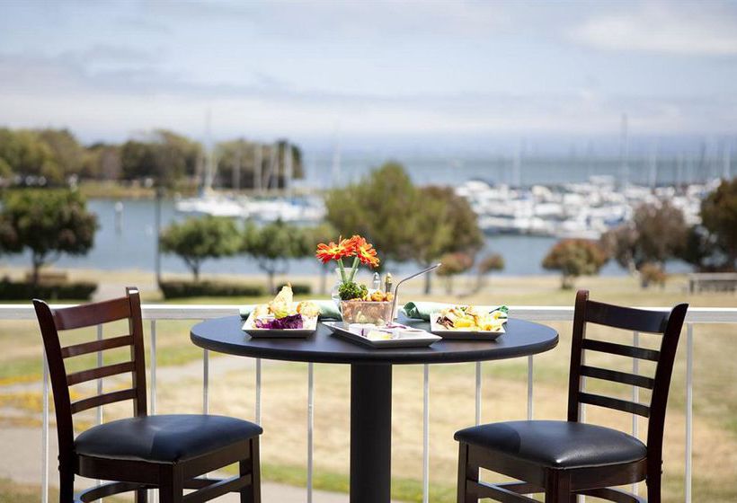 ホテル Inn at Oyster Point