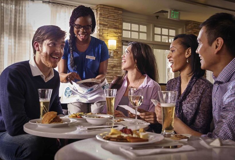 酒店 Poplar Inn And Suites