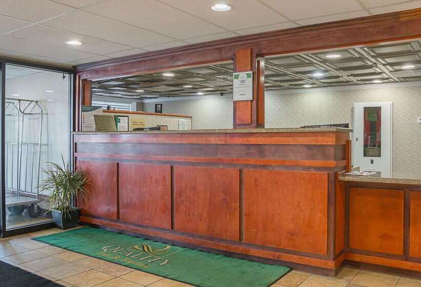 酒店 Quality Inn & Suites Detroit Metro Airport