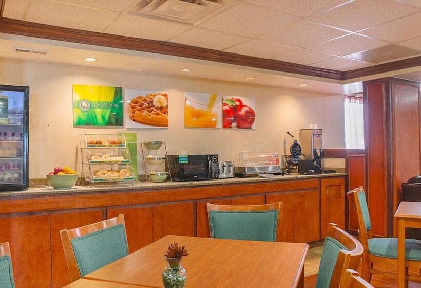酒店 Quality Inn & Suites Detroit Metro Airport