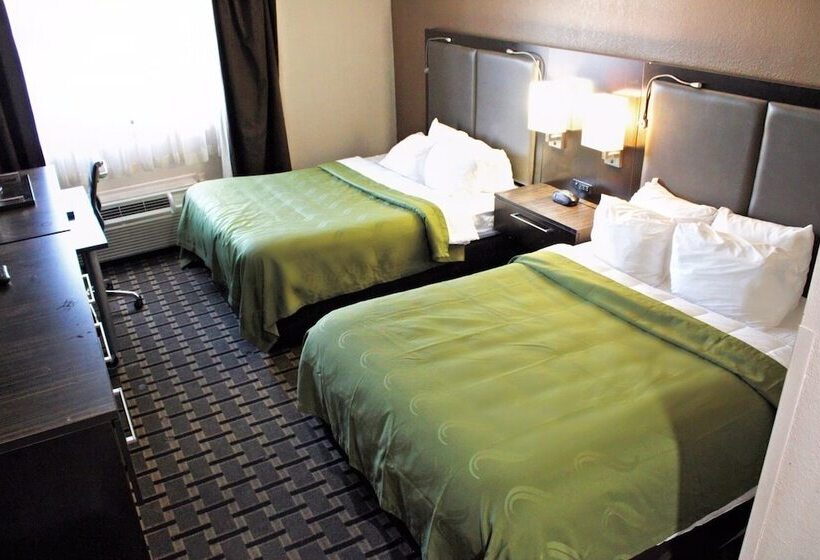 호텔 Quality Inn & Suites Detroit Metro Airport