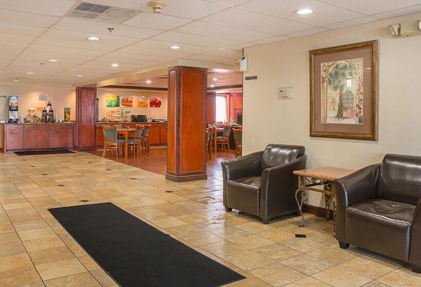 酒店 Quality Inn & Suites Detroit Metro Airport