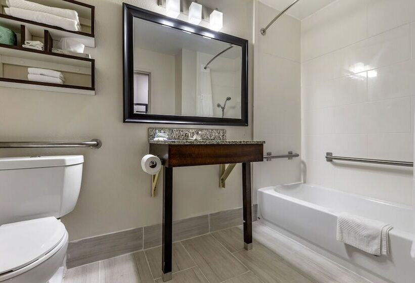 فندق Quality Inn