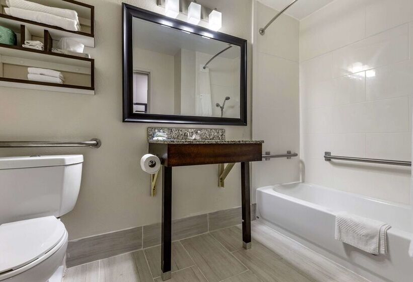 فندق Quality Inn