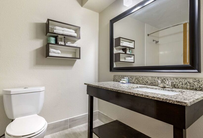 فندق Quality Inn