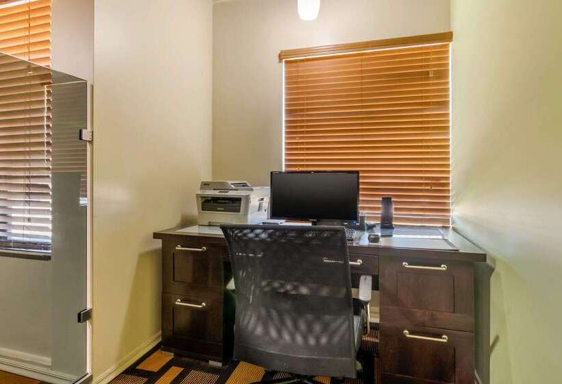 فندق Quality Inn & Suites Lenexa Kansas City