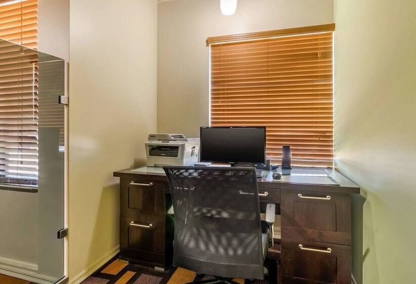 فندق Quality Inn & Suites Lenexa Kansas City