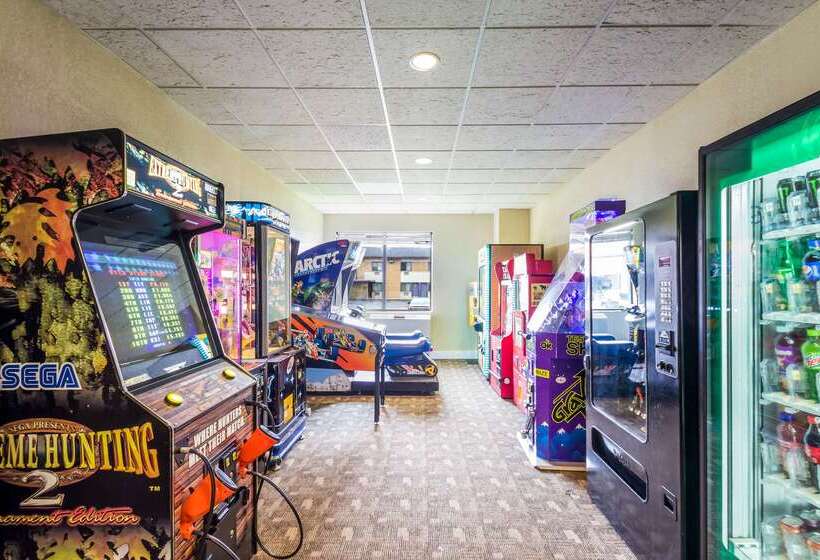 בית מלון כפרי Quality Suites Milwaukee Airport