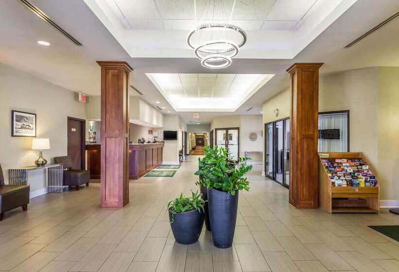 هتل Quality Suites Milwaukee Airport