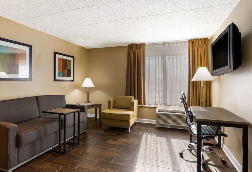 בית מלון כפרי Quality Suites Milwaukee Airport