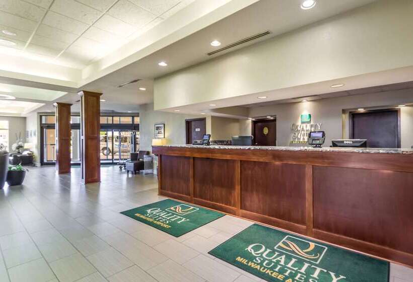 בית מלון כפרי Quality Suites Milwaukee Airport
