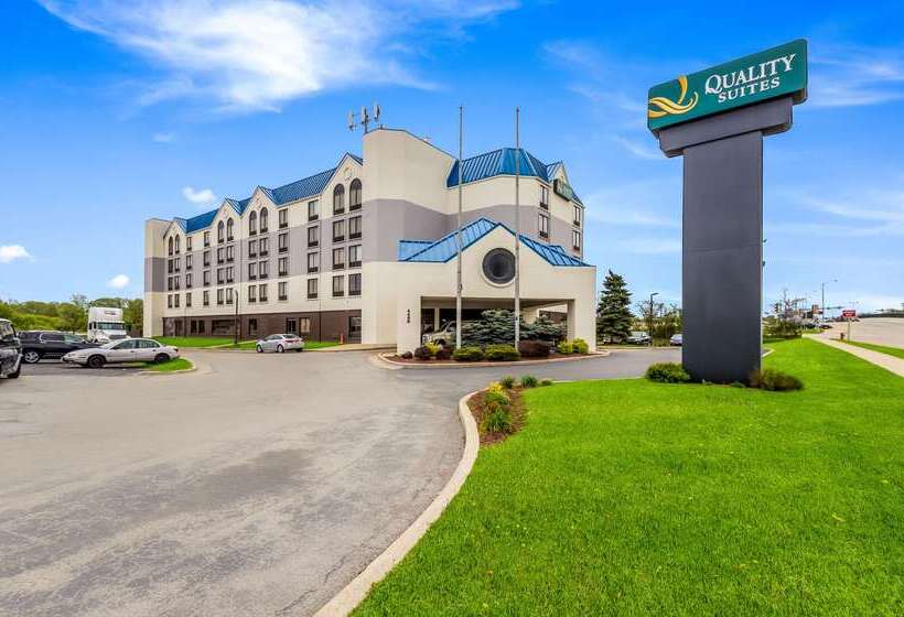 בית מלון כפרי Quality Suites Milwaukee Airport
