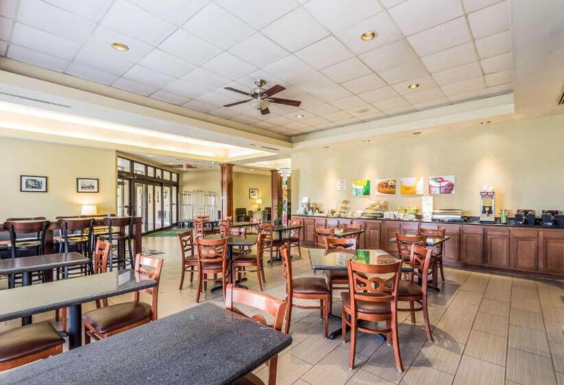 בית מלון כפרי Quality Suites Milwaukee Airport