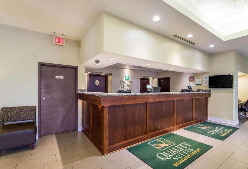 בית מלון כפרי Quality Suites Milwaukee Airport