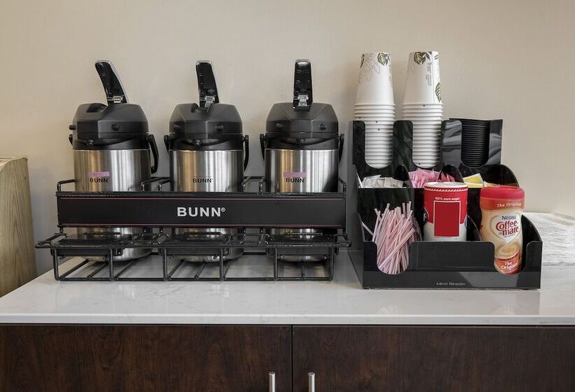 Отель Red Roof Inn Fredericksburg North