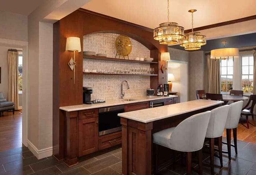 Otel Roanoke & Conference Ctr, Curio Collection By Hilton