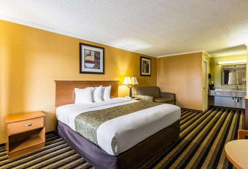 هتل Rodeway Inn Alexandria