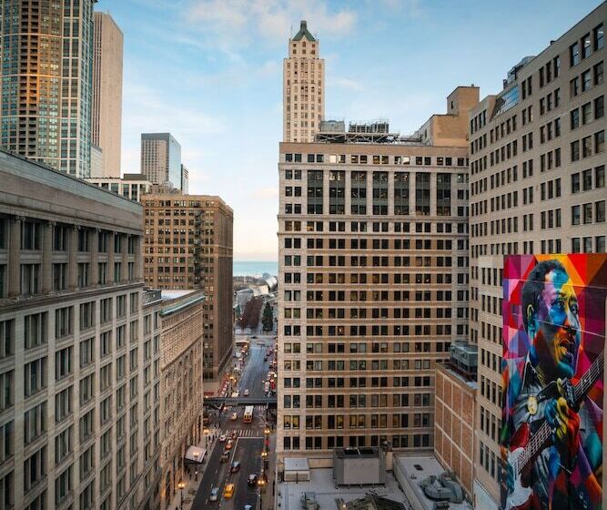 Staypineapple, An Iconic Hotel, The Loop