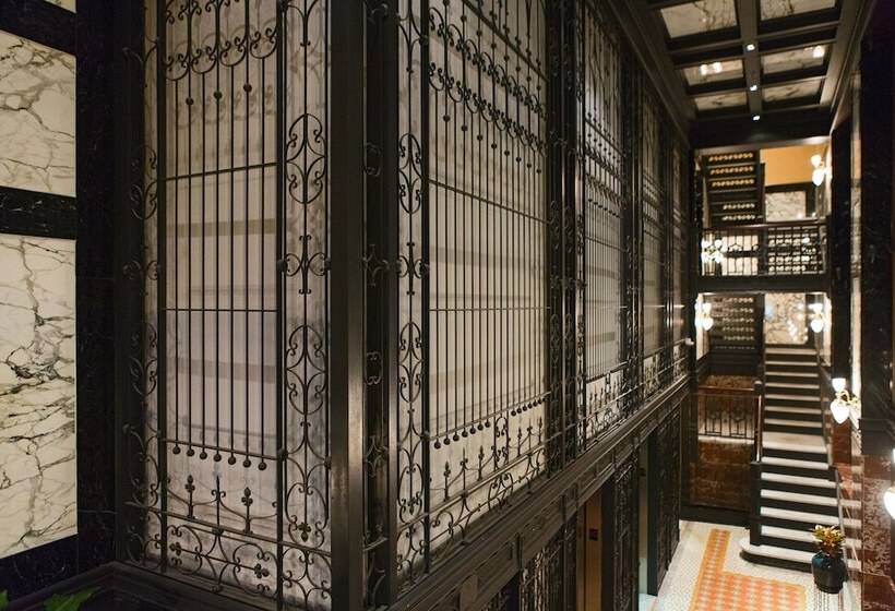 Staypineapple, An Iconic Hotel, The Loop