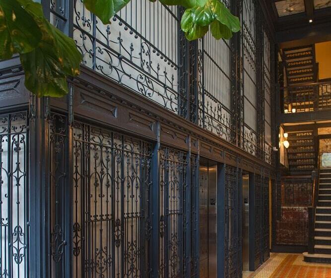 Staypineapple, An Iconic Hotel, The Loop