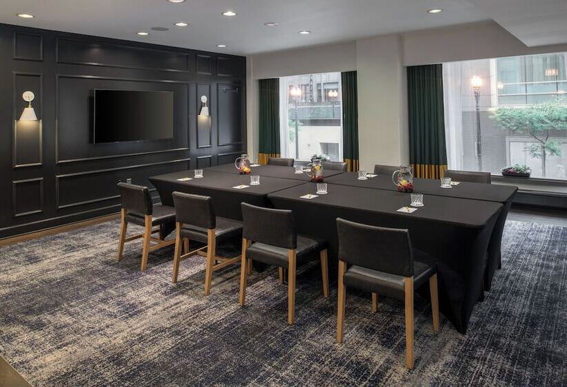 Staypineapple, An Iconic Hotel, The Loop