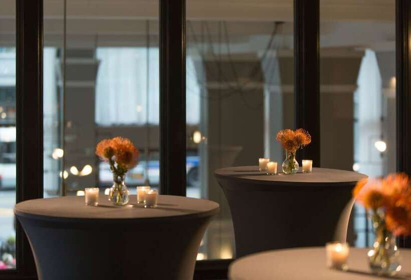 Staypineapple, An Iconic Hotel, The Loop