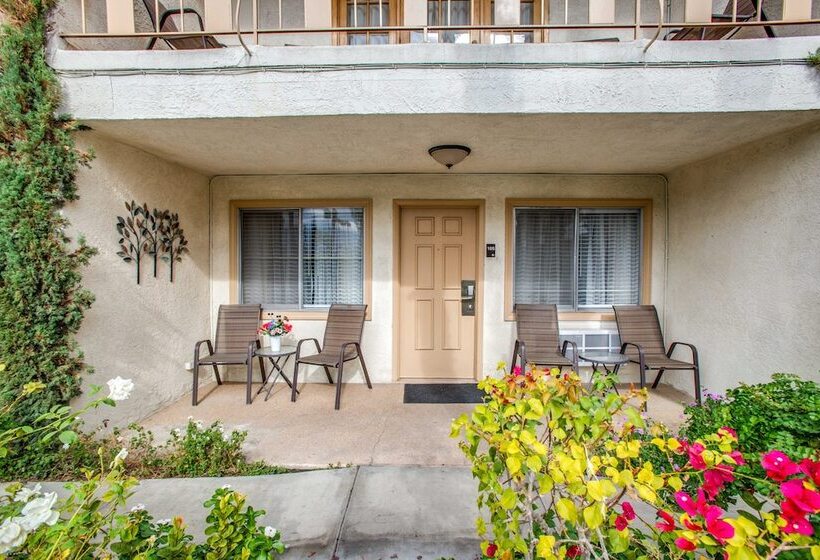 בית מלון כפרי The Inn At Deep Canyon